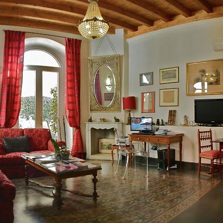 La Peonia Boutique B&B Cagliari Bagian luar foto